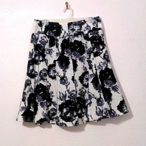 Ladies floral skirt, sz8
